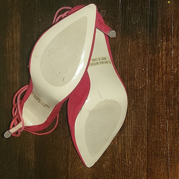 Red Heels - Picture 4 of 6